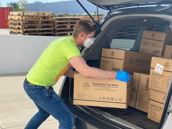 man loading boxes into car